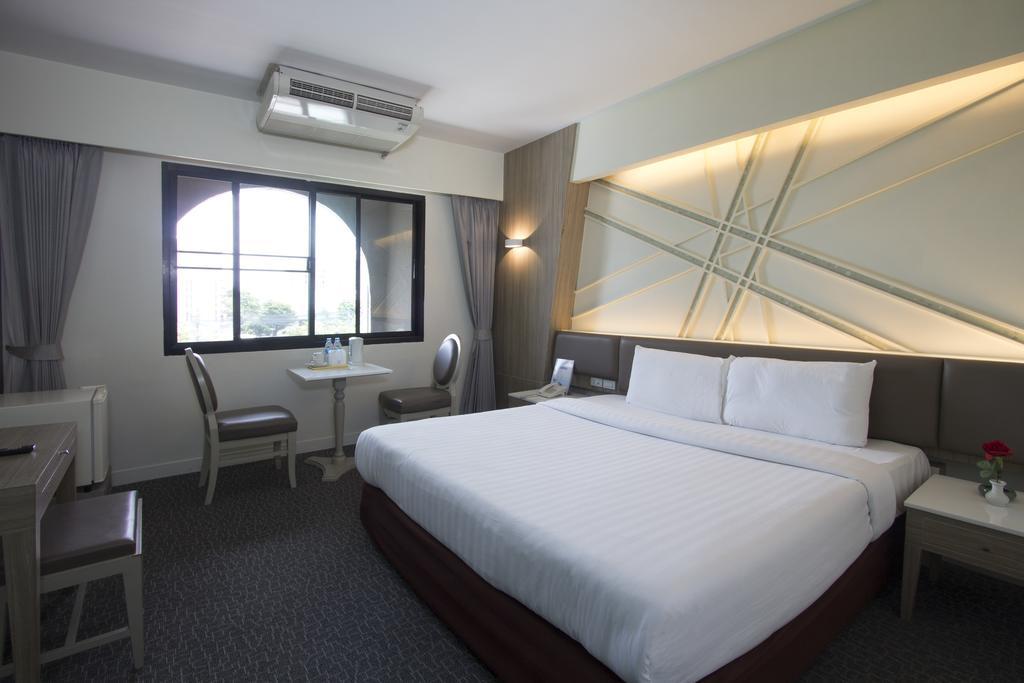 Hotel Papa Bangkok Siriraj מראה חיצוני תמונה