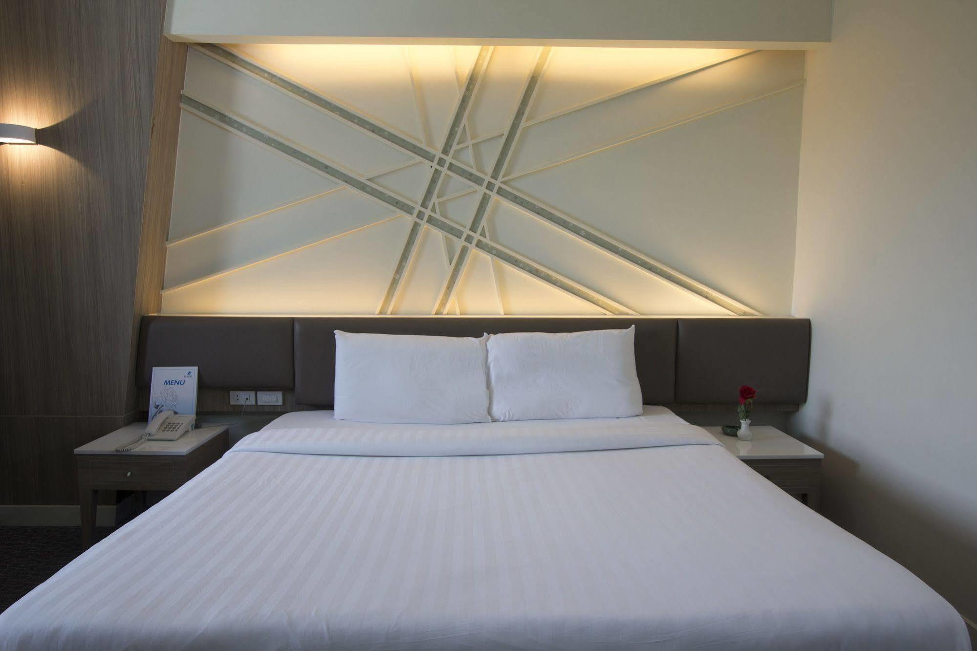 Hotel Papa Bangkok Siriraj מראה חיצוני תמונה
