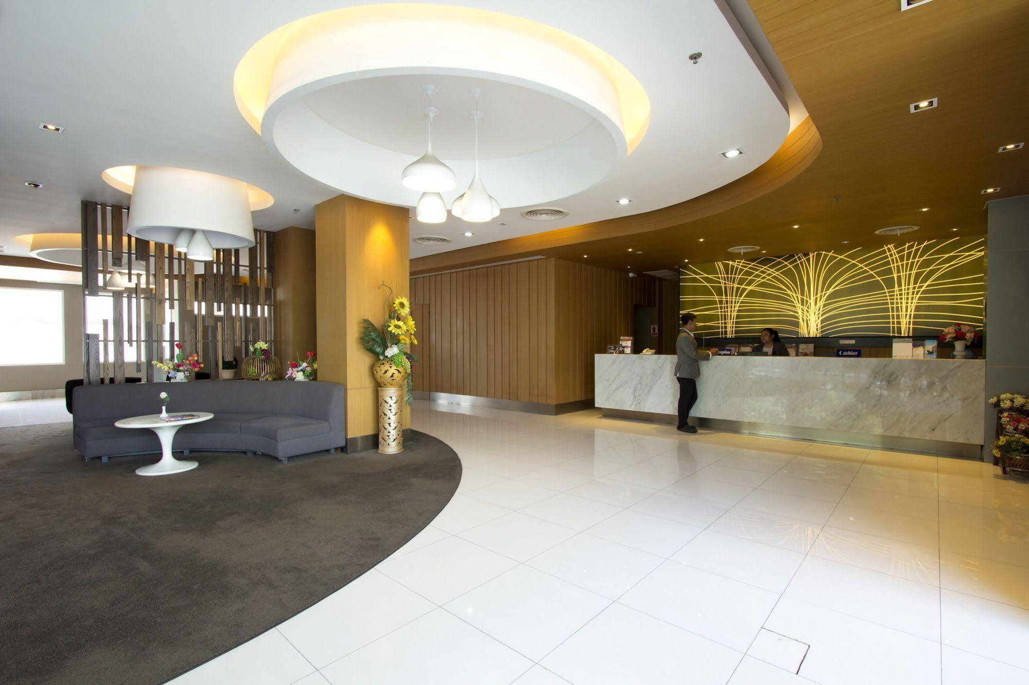 Hotel Papa Bangkok Siriraj מראה חיצוני תמונה